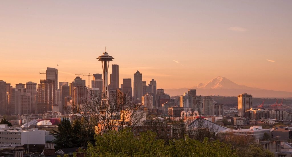 Seattle skyline with Mount Rainier at sunset